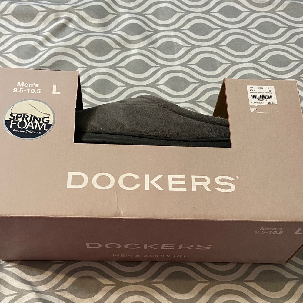 Dockers men’s gray slippers size 9.5 to 10.5 new in box